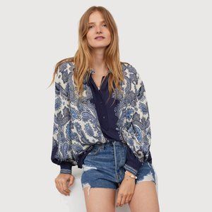 H&M Paisley banded collar blouse Blue/white Women’s Sz 12
